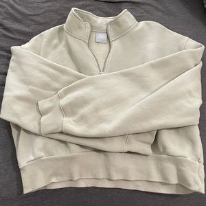 Aritzia TNA quarter zip cropped sweatshirt size Large. Great condition